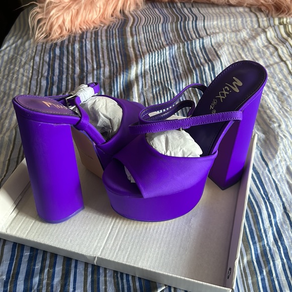 Sadira Platform Pumps - Picture 2 of 2